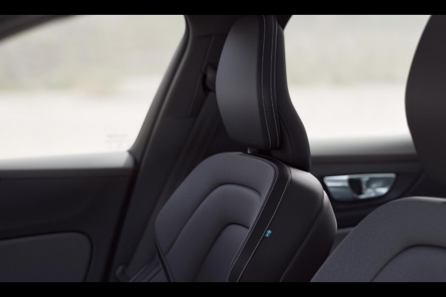 Volvo V60 T6 333PK Automaat Plug-in hybrid AWD Plus Dark Adaptive Cruise Control/ Apple Carplay/ Android Auto/ Achteruitrijcamera/ Parkeersensoren voor en achter/ Stoelverwarming/ Stuurverwarming/ Elektrisch bedienbare stoelen met geheugen
