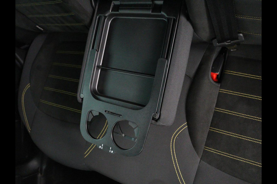 Alfa Romeo Giulietta 1.4 Turbo Sport | Gele accenten | Carplay | Park assist | Climate control | Cruise control | Carbon interieur | Full LED