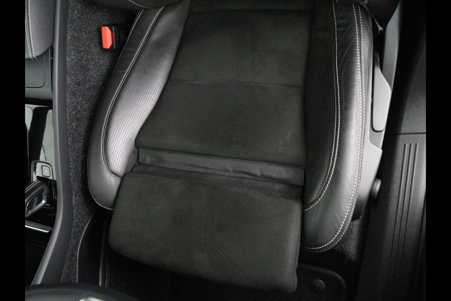 Volvo XC40 Recharge P8 AWD R-Design | SOH 97.1% | Trekhaak | Panoramadak | Leder/alcantara | Stuur/stoel verwarming | Park assit | Carplay |