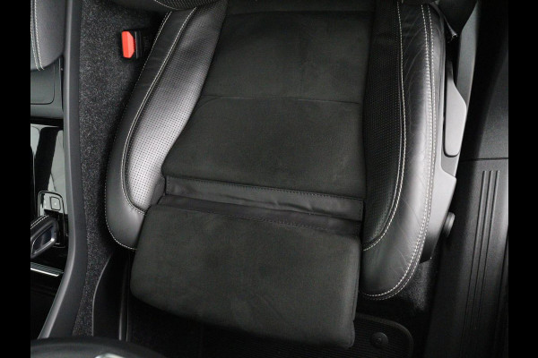 Volvo XC40 Recharge P8 AWD R-Design | SOH 97.1% | Trekhaak | Panoramadak | Leder/alcantara | Stuur/stoel verwarming | Park assit | Carplay |