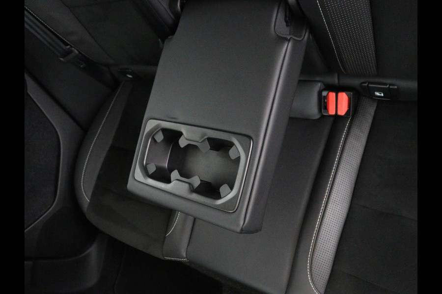 Volvo XC40 Recharge P8 AWD R-Design | SOH 97.1% | Trekhaak | Panoramadak | Leder/alcantara | Stuur/stoel verwarming | Park assit | Carplay |