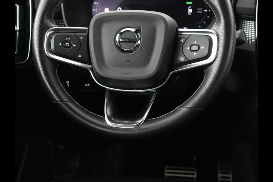 Volvo XC40 Recharge P8 AWD R-Design | SOH 97.1% | Trekhaak | Panoramadak | Leder/alcantara | Stuur/stoel verwarming | Park assit | Carplay |