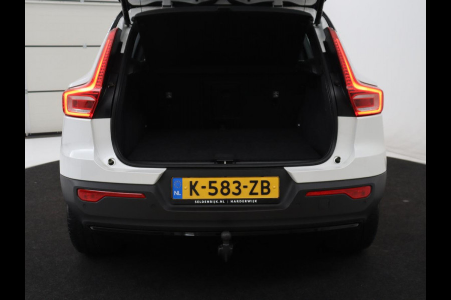Volvo XC40 Recharge P8 AWD R-Design | SOH 97.1% | Trekhaak | Panoramadak | Leder/alcantara | Stuur/stoel verwarming | Park assit | Carplay |