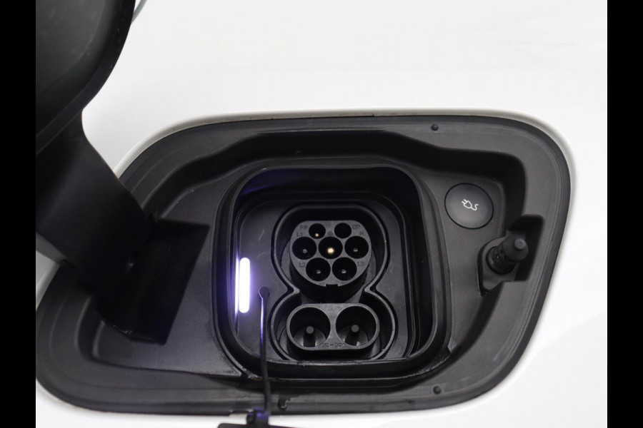 Volvo XC40 Recharge P8 AWD R-Design | SOH 97.1% | Trekhaak | Panoramadak | Leder/alcantara | Stuur/stoel verwarming | Park assit | Carplay |