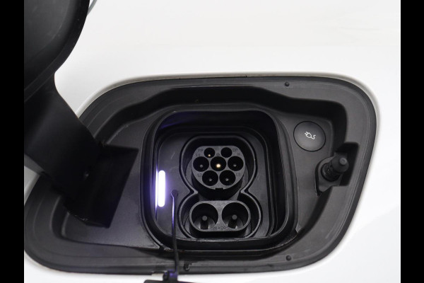 Volvo XC40 Recharge P8 AWD R-Design | SOH 97.1% | Trekhaak | Panoramadak | Leder/alcantara | Stuur/stoel verwarming | Park assit | Carplay |