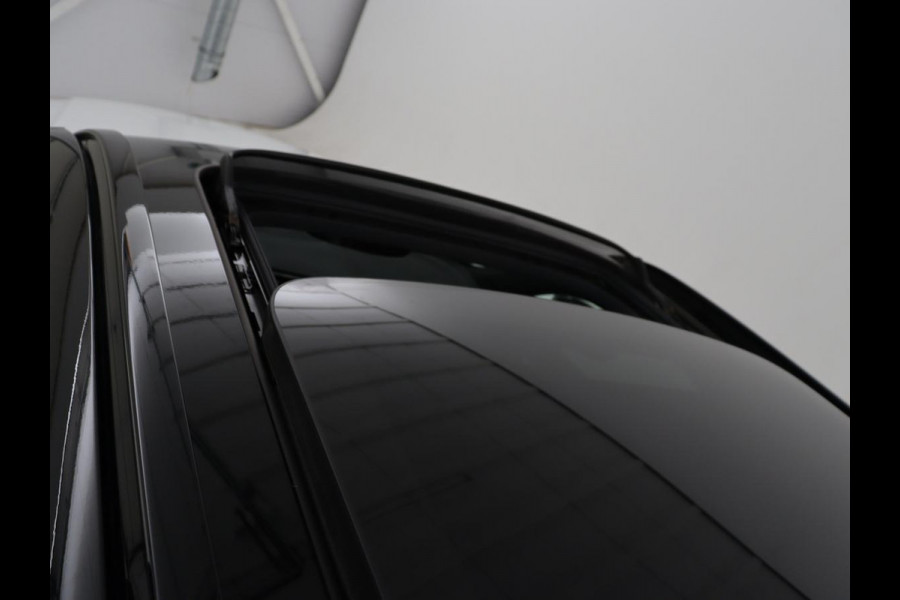 Volvo XC40 Recharge P8 AWD R-Design | SOH 97.1% | Trekhaak | Panoramadak | Leder/alcantara | Stuur/stoel verwarming | Park assit | Carplay |