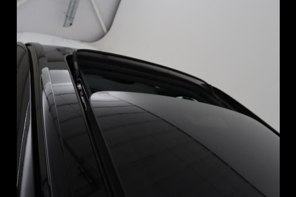 Volvo XC40 Recharge P8 AWD R-Design | SOH 97.1% | Trekhaak | Panoramadak | Leder/alcantara | Stuur/stoel verwarming | Park assit | Carplay |