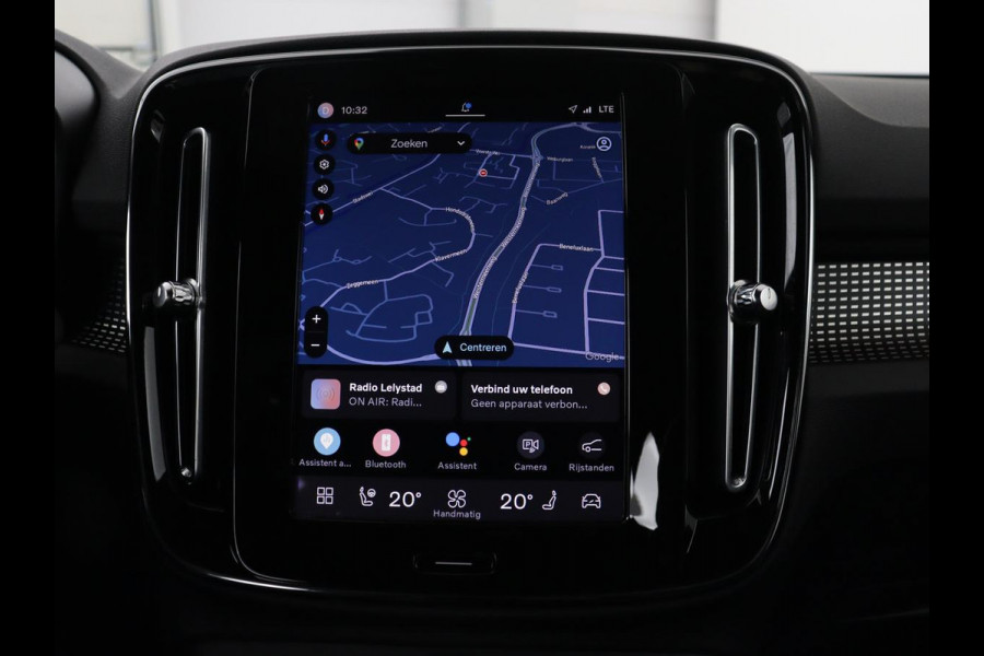 Volvo XC40 Recharge P8 AWD R-Design | SOH 97.1% | Trekhaak | Panoramadak | Leder/alcantara | Stuur/stoel verwarming | Park assit | Carplay |