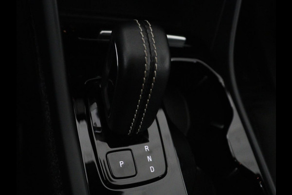 Volvo XC40 Recharge P8 AWD R-Design | SOH 97.1% | Trekhaak | Panoramadak | Leder/alcantara | Stuur/stoel verwarming | Park assit | Carplay |