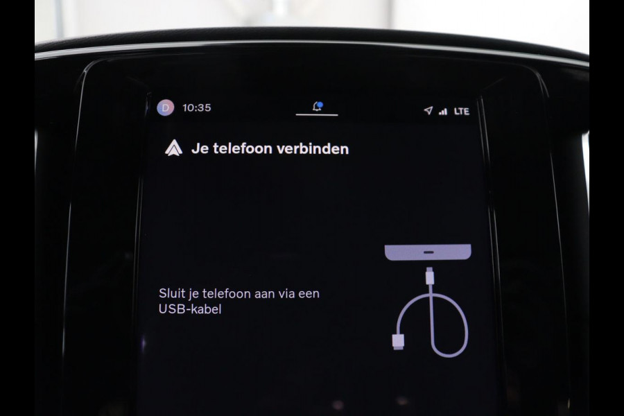 Volvo XC40 Recharge P8 AWD R-Design | SOH 97.1% | Trekhaak | Panoramadak | Leder/alcantara | Stuur/stoel verwarming | Park assit | Carplay |