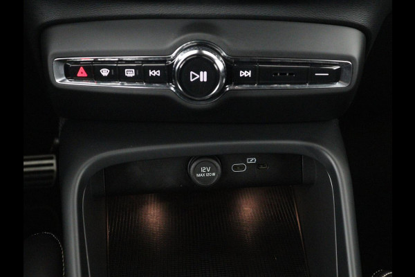 Volvo XC40 Recharge P8 AWD R-Design | SOH 97.1% | Trekhaak | Panoramadak | Leder/alcantara | Stuur/stoel verwarming | Park assit | Carplay |