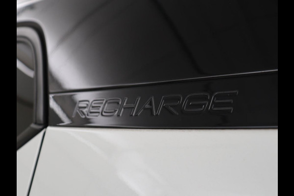 Volvo XC40 Recharge P8 AWD R-Design | SOH 97.1% | Trekhaak | Panoramadak | Leder/alcantara | Stuur/stoel verwarming | Park assit | Carplay |