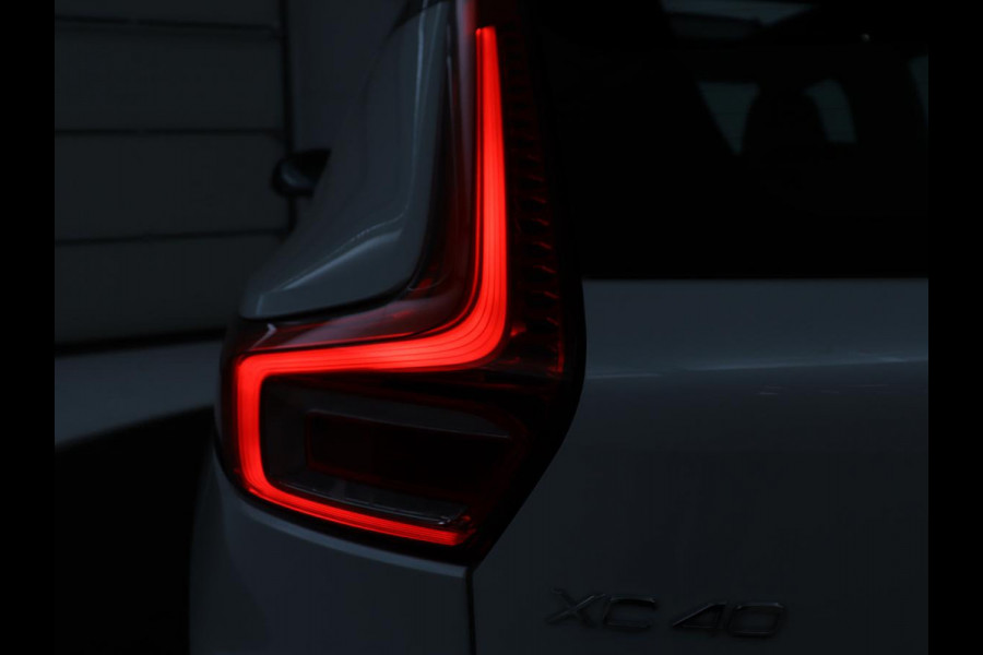 Volvo XC40 Recharge P8 AWD R-Design | SOH 97.1% | Trekhaak | Panoramadak | Leder/alcantara | Stuur/stoel verwarming | Park assit | Carplay |