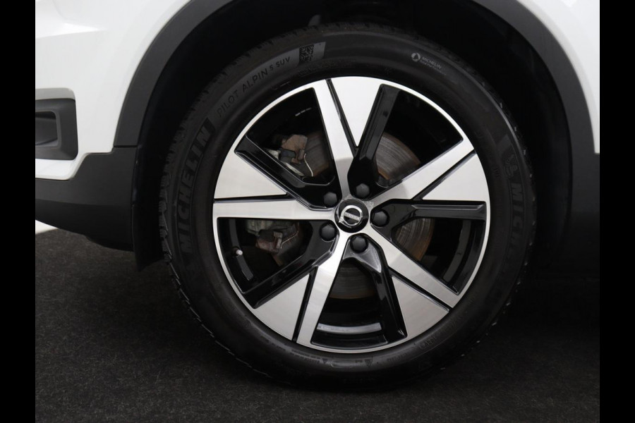 Volvo XC40 Recharge P8 AWD R-Design | SOH 97.1% | Trekhaak | Panoramadak | Leder/alcantara | Stuur/stoel verwarming | Park assit | Carplay |