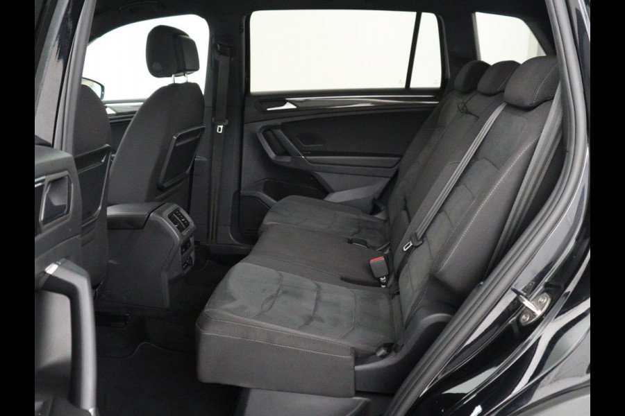 Volkswagen Tiguan Allspace 1.5 TSI Comfortline Business R-Line 7p. | Adaptive cruise | Virtual Dashboard | Carplay | Sfeerverlichting | Full LED | Climate control | Camera | Park assist | Navigatie |