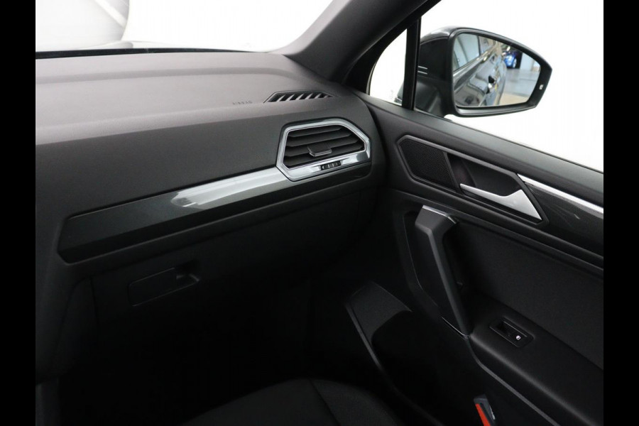 Volkswagen Tiguan Allspace 1.5 TSI Comfortline Business R-Line 7p. | Adaptive cruise | Virtual Dashboard | Carplay | Sfeerverlichting | Full LED | Climate control | Camera | Park assist | Navigatie |