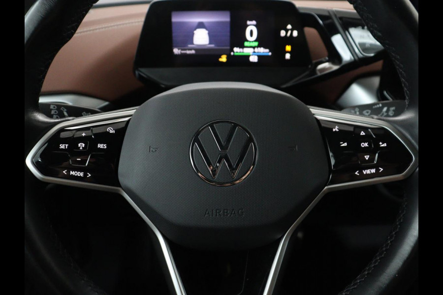 Volkswagen ID.5 Pro 77 kWh | SOH 93,5% | Memory | Leder/alcantara | Stuur/stoel verwarming | Climate control | Adaptive cruise | Sfeerverlichting | Camera | Park assist | Trekhaak |