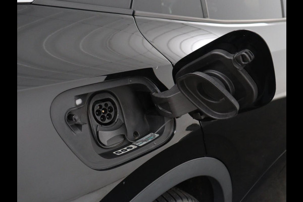 Volkswagen ID.5 Pro 77 kWh | SOH 93,5% | Memory | Leder/alcantara | Stuur/stoel verwarming | Climate control | Adaptive cruise | Sfeerverlichting | Camera | Park assist | Trekhaak |