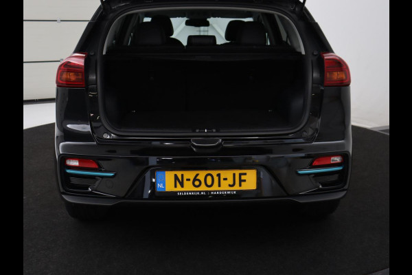 Kia e-Niro DynamicPlusLine 64 kWh | SOH 95.2% | Panoramadak | Half Leder | Adaptive cruise | Stuur/stoel verwarming | Camera | Park assist | Carplay | Climate control | Virtual dashboard | Full LED |