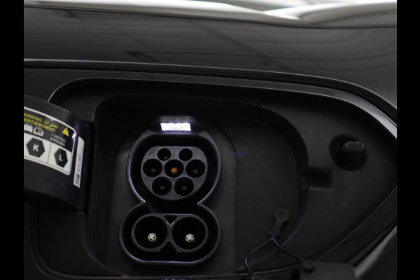 Kia e-Niro DynamicPlusLine 64 kWh | SOH 95.2% | Panoramadak | Half Leder | Adaptive cruise | Stuur/stoel verwarming | Camera | Park assist | Carplay | Climate control | Virtual dashboard | Full LED |