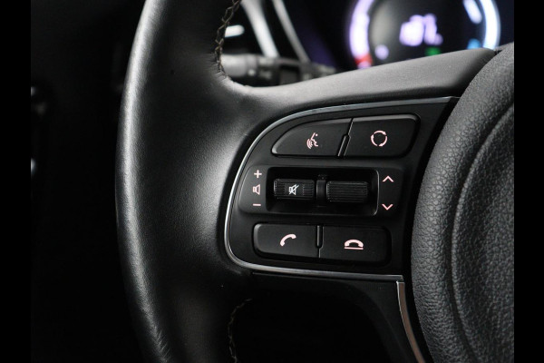 Kia e-Niro DynamicPlusLine 64 kWh | SOH 95.2% | Panoramadak | Half Leder | Adaptive cruise | Stuur/stoel verwarming | Camera | Park assist | Carplay | Climate control | Virtual dashboard | Full LED |