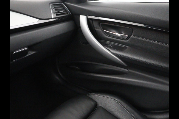 BMW 3 Serie Touring 318i M Sport Corporate Lease | Leder | Stoelverwarming | Bluetooth | Navigatie | Cruise control | Park assist | Climate control |