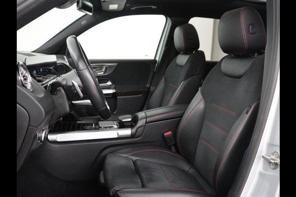 Mercedes-Benz GLB 200 Business Solution AMG 7p. | Panoramadak | Elec. Trekhaak | Half Leder | Memory | Sfeerverlichting | Stoelverwarming | Camera | Park assist |