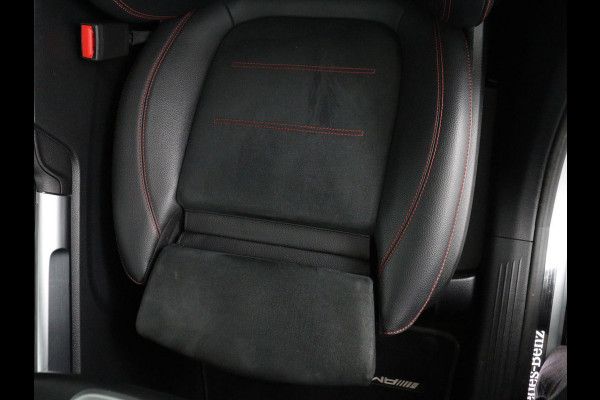 Mercedes-Benz GLB 200 Business Solution AMG 7p. | Panoramadak | Elec. Trekhaak | Half Leder | Memory | Sfeerverlichting | Stoelverwarming | Camera | Park assist |