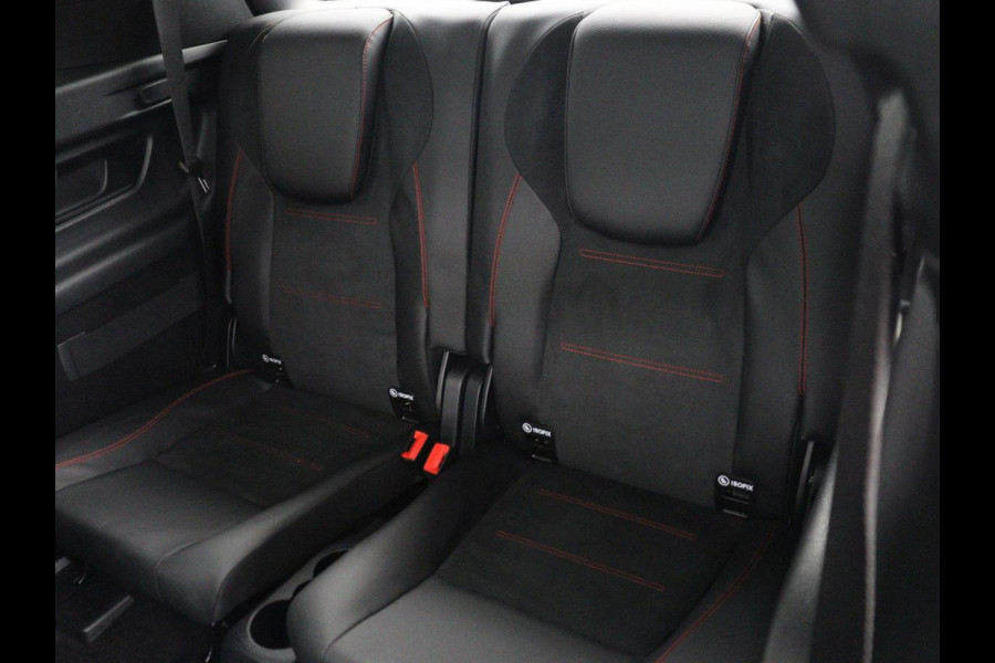 Mercedes-Benz GLB 200 Business Solution AMG 7p. | Panoramadak | Elec. Trekhaak | Half Leder | Memory | Sfeerverlichting | Stoelverwarming | Camera | Park assist |