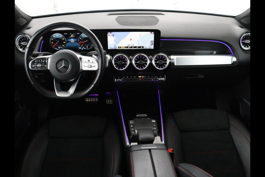 Mercedes-Benz GLB 200 Business Solution AMG 7p. | Panoramadak | Elec. Trekhaak | Half Leder | Memory | Sfeerverlichting | Stoelverwarming | Camera | Park assist |