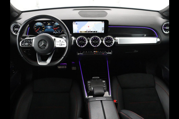 Mercedes-Benz GLB 200 Business Solution AMG 7p. | Panoramadak | Elec. Trekhaak | Half Leder | Memory | Sfeerverlichting | Stoelverwarming | Camera | Park assist |
