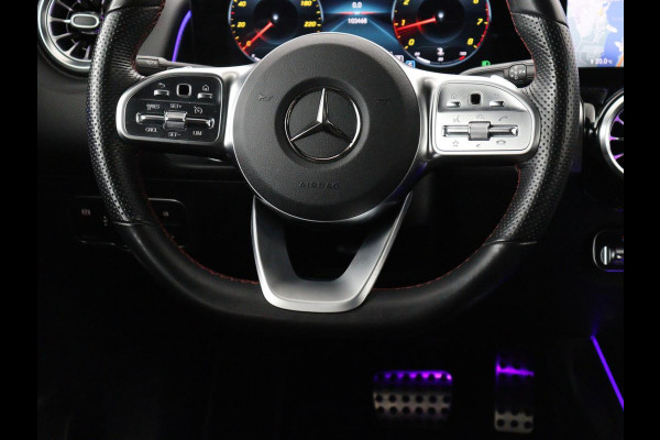 Mercedes-Benz GLB 200 Business Solution AMG 7p. | Panoramadak | Elec. Trekhaak | Half Leder | Memory | Sfeerverlichting | Stoelverwarming | Camera | Park assist |