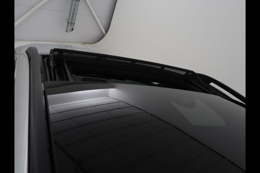 Mercedes-Benz GLB 200 Business Solution AMG 7p. | Panoramadak | Elec. Trekhaak | Half Leder | Memory | Sfeerverlichting | Stoelverwarming | Camera | Park assist |