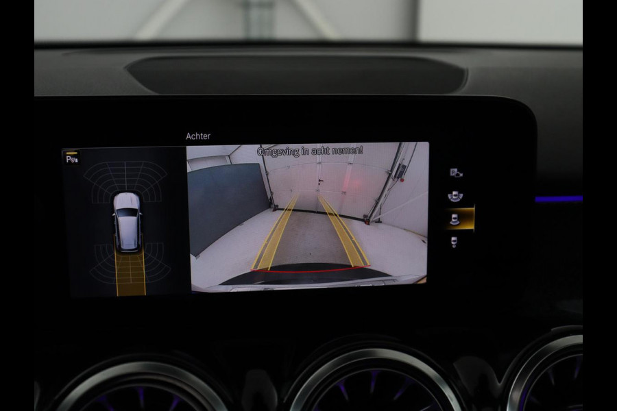Mercedes-Benz GLB 200 Business Solution AMG 7p. | Panoramadak | Elec. Trekhaak | Half Leder | Memory | Sfeerverlichting | Stoelverwarming | Camera | Park assist |