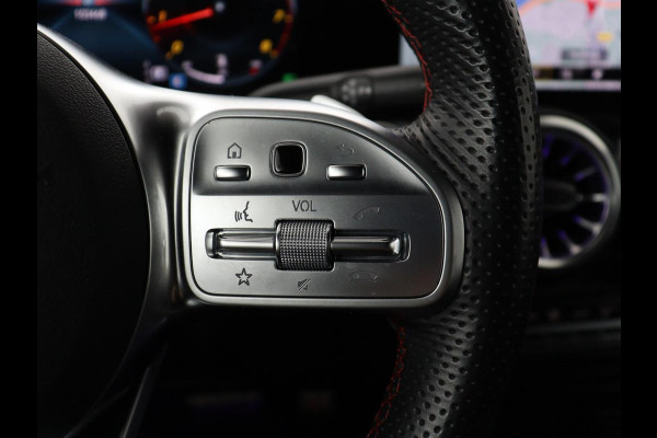 Mercedes-Benz GLB 200 Business Solution AMG 7p. | Panoramadak | Elec. Trekhaak | Half Leder | Memory | Sfeerverlichting | Stoelverwarming | Camera | Park assist |