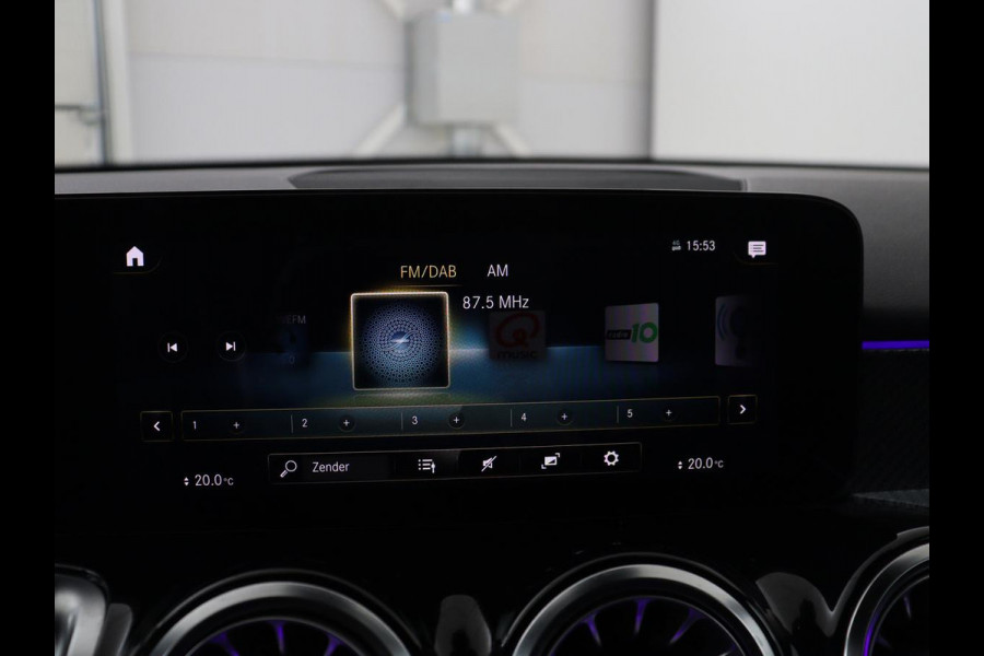 Mercedes-Benz GLB 200 Business Solution AMG 7p. | Panoramadak | Elec. Trekhaak | Half Leder | Memory | Sfeerverlichting | Stoelverwarming | Camera | Park assist |