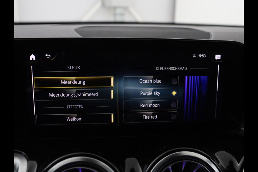 Mercedes-Benz GLB 200 Business Solution AMG 7p. | Panoramadak | Elec. Trekhaak | Half Leder | Memory | Sfeerverlichting | Stoelverwarming | Camera | Park assist |