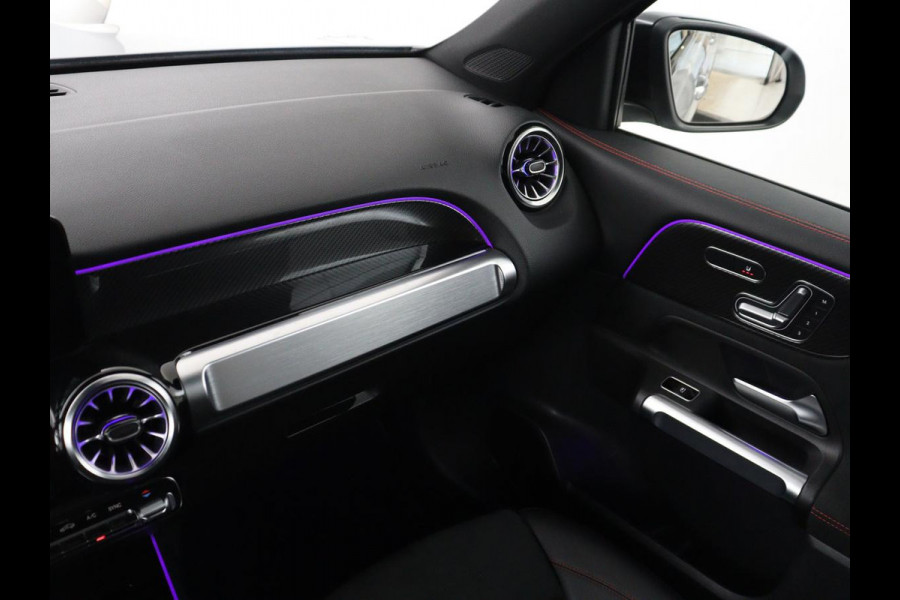 Mercedes-Benz GLB 200 Business Solution AMG 7p. | Panoramadak | Elec. Trekhaak | Half Leder | Memory | Sfeerverlichting | Stoelverwarming | Camera | Park assist |