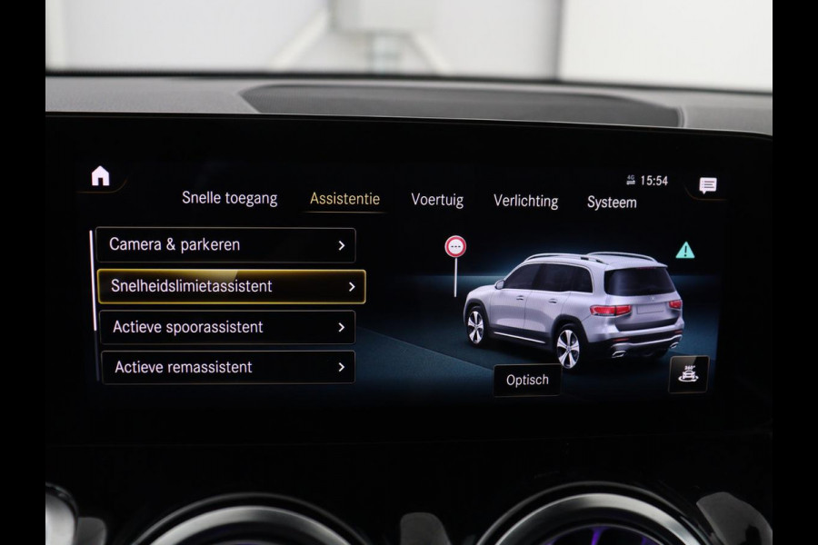 Mercedes-Benz GLB 200 Business Solution AMG 7p. | Panoramadak | Elec. Trekhaak | Half Leder | Memory | Sfeerverlichting | Stoelverwarming | Camera | Park assist |