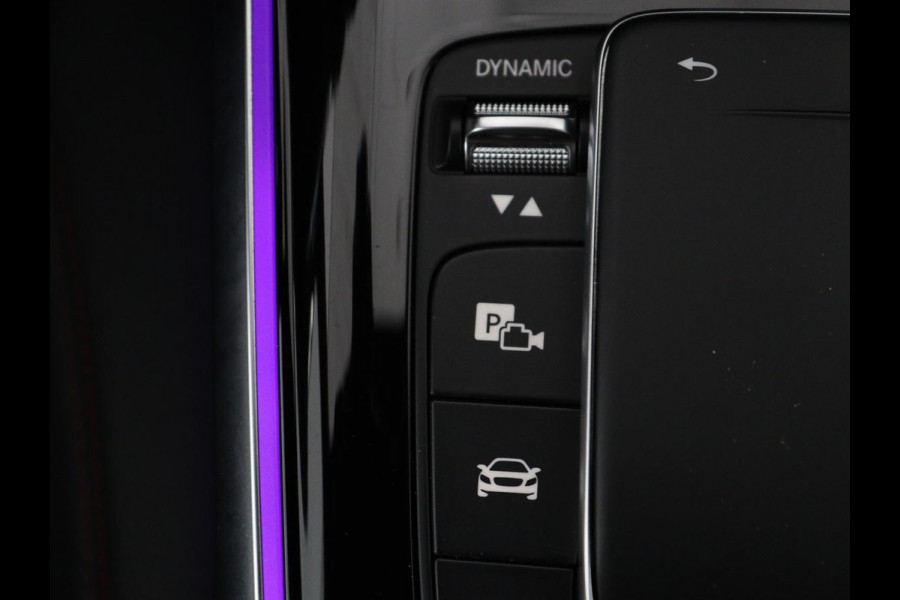 Mercedes-Benz GLB 200 Business Solution AMG 7p. | Panoramadak | Elec. Trekhaak | Half Leder | Memory | Sfeerverlichting | Stoelverwarming | Camera | Park assist |