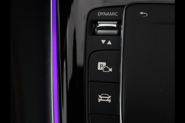 Mercedes-Benz GLB 200 Business Solution AMG 7p. | Panoramadak | Elec. Trekhaak | Half Leder | Memory | Sfeerverlichting | Stoelverwarming | Camera | Park assist |