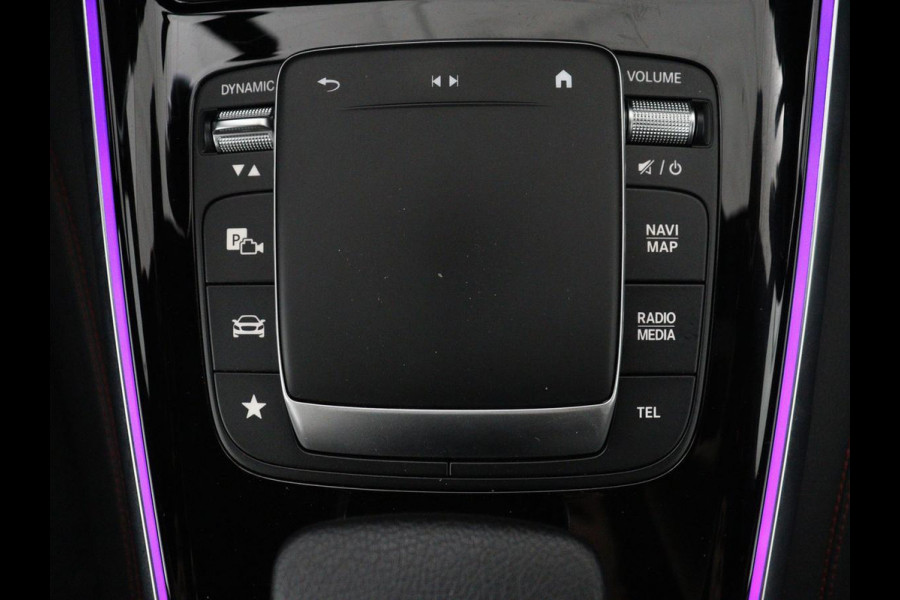 Mercedes-Benz GLB 200 Business Solution AMG 7p. | Panoramadak | Elec. Trekhaak | Half Leder | Memory | Sfeerverlichting | Stoelverwarming | Camera | Park assist |