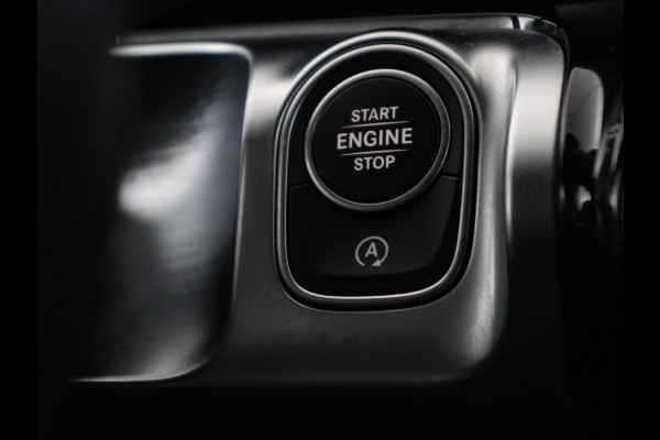 Mercedes-Benz GLB 200 Business Solution AMG 7p. | Panoramadak | Elec. Trekhaak | Half Leder | Memory | Sfeerverlichting | Stoelverwarming | Camera | Park assist |
