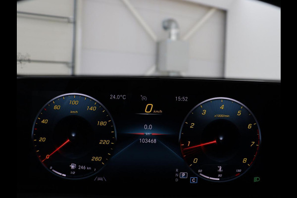 Mercedes-Benz GLB 200 Business Solution AMG 7p. | Panoramadak | Elec. Trekhaak | Half Leder | Memory | Sfeerverlichting | Stoelverwarming | Camera | Park assist |