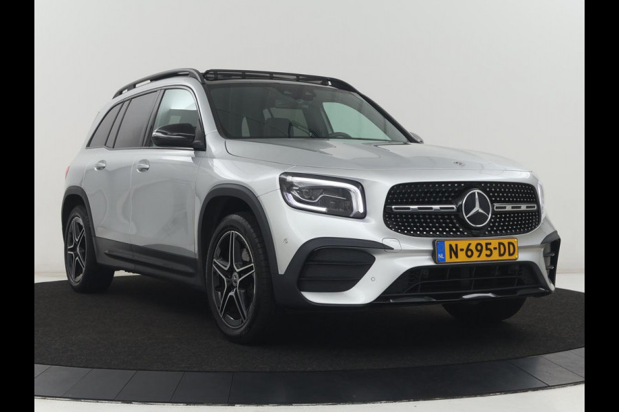 Mercedes-Benz GLB 200 Business Solution AMG 7p. | Panoramadak | Elec. Trekhaak | Half Leder | Memory | Sfeerverlichting | Stoelverwarming | Camera | Park assist |
