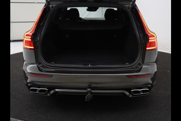 Volvo V60 2.0 B3 R-Design | Panoramadak | Trekhaak | Leder | Memory | Stuur/stoel verwarming | Harman/Kardon | Camera | Adaptive cruise | Carplay |