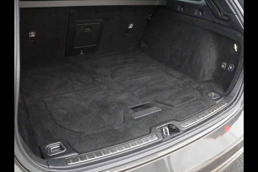 Volvo V60 2.0 B3 R-Design | Panoramadak | Trekhaak | Leder | Memory | Stuur/stoel verwarming | Harman/Kardon | Camera | Adaptive cruise | Carplay |