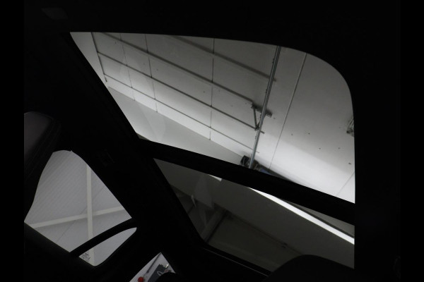 Volvo V60 2.0 B3 R-Design | Panoramadak | Trekhaak | Leder | Memory | Stuur/stoel verwarming | Harman/Kardon | Camera | Adaptive cruise | Carplay |