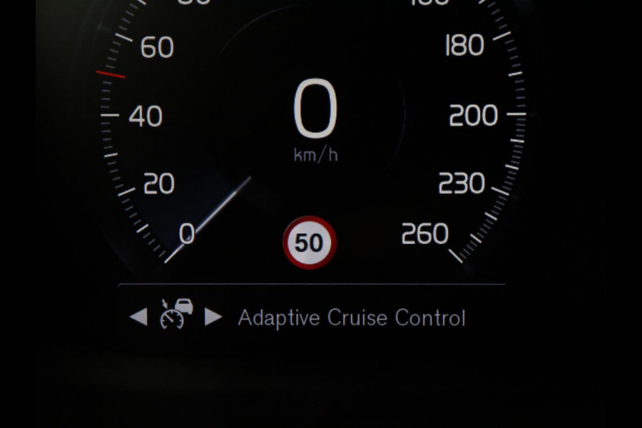 Volvo V60 2.0 B3 R-Design | Panoramadak | Trekhaak | Leder | Memory | Stuur/stoel verwarming | Harman/Kardon | Camera | Adaptive cruise | Carplay |