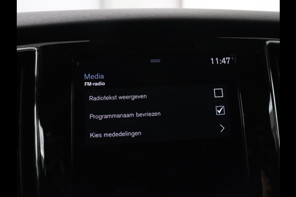Volvo V60 2.0 B3 R-Design | Panoramadak | Trekhaak | Leder | Memory | Stuur/stoel verwarming | Harman/Kardon | Camera | Adaptive cruise | Carplay |